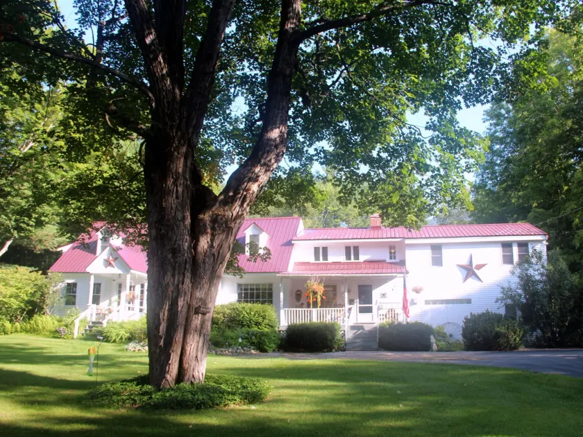 The Buttonwood Inn on Mt. Surprise - Image 1