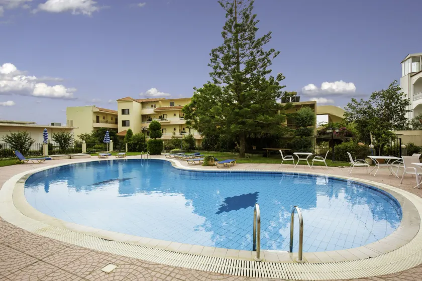 Lyristis Dinos Studios & Apartments - Image 1