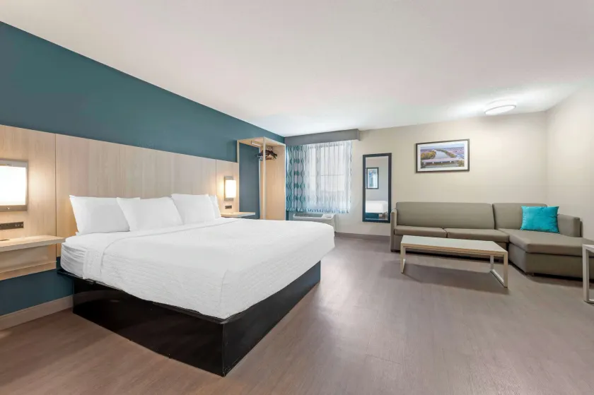 Best Western Plus Lafayette Hotel University Area - Image 1