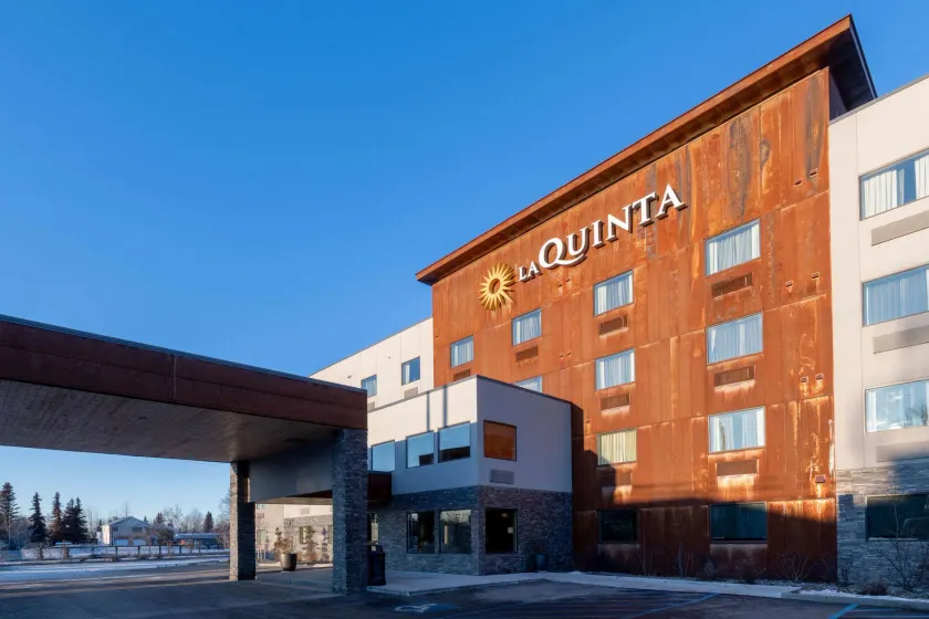 La Quinta by Wyndham Anchorage Airport - Image 1