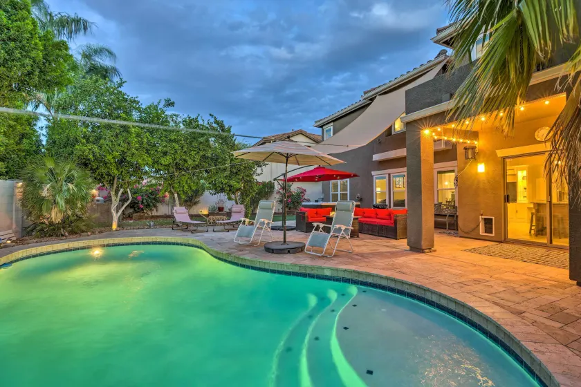Private Pool & Hot Tub: Family Home in Gilbert - Intérieur