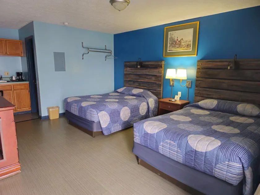 Travelers Inn and Suites - Image 1