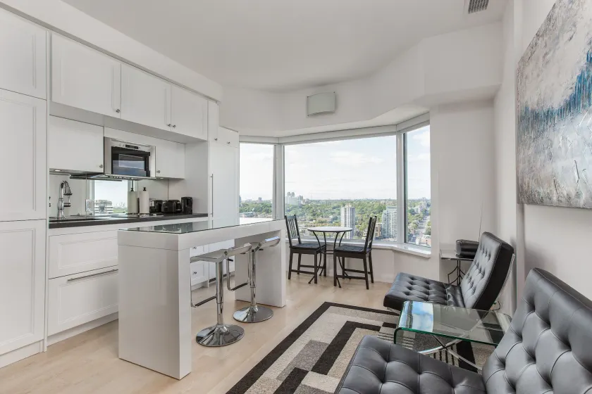 QuickStay - Chic in Yorkville (Yonge & Bloor) - Image 1