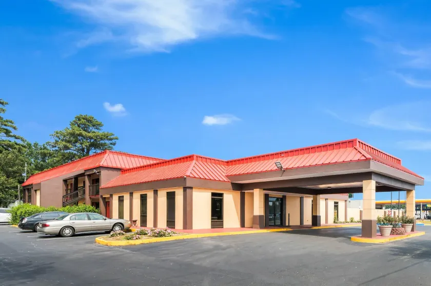 Econo Lodge Columbus near Airport - Image 1