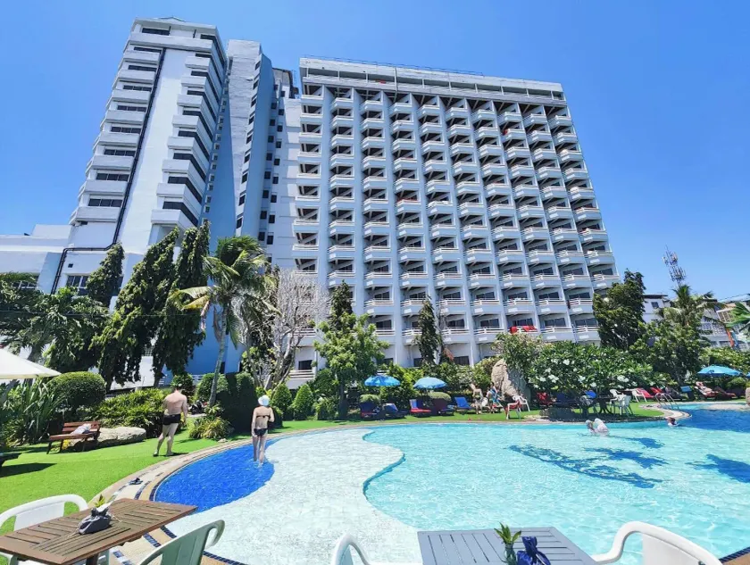 Grand Jomtien Palace Hotel - Image 1