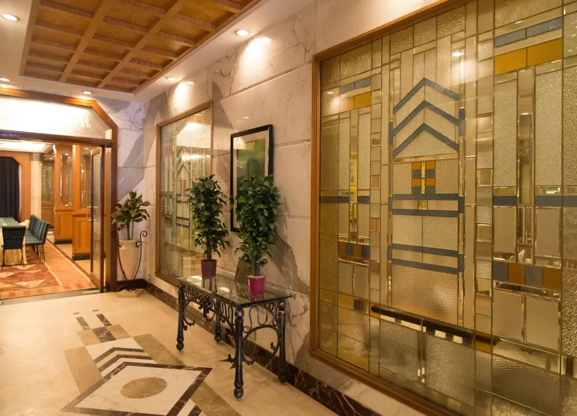 Sarovar Portico Kalupur Ahmedabad - Entrée intérieure