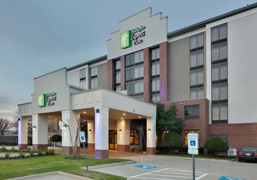 Holiday Inn Express & Suites Irving Conv Ctr - Las Colinas by IHG - Image 1