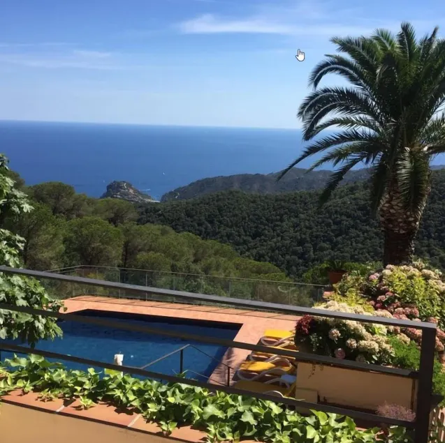 La Roqueta Hotel - Image 1