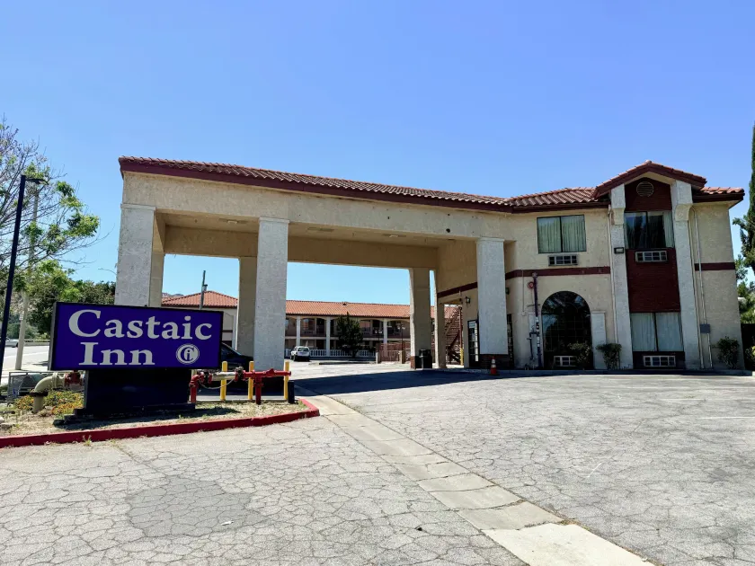 Castaic Inn Six Flags Valencia - Image 1