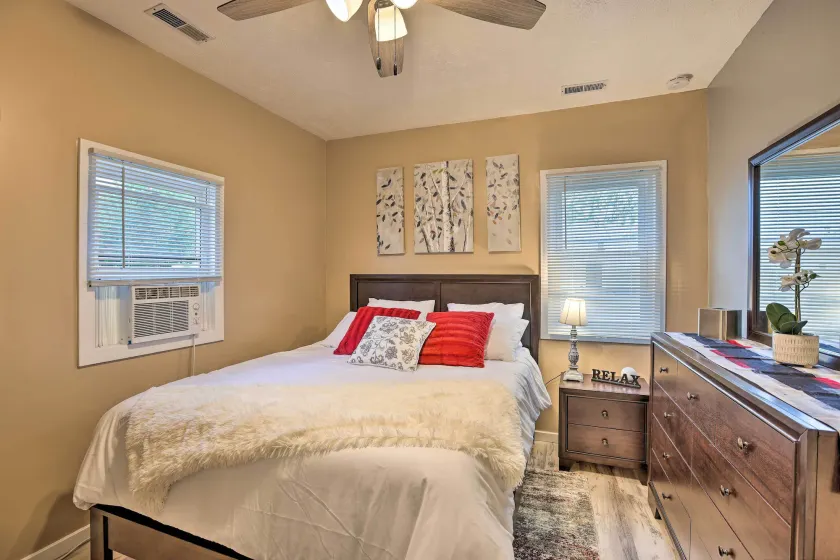 Council Bluffs Cottage: Proximity to Parks! - Interiör