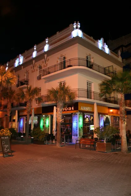 Apartamentos Senabre Palais - Image 1