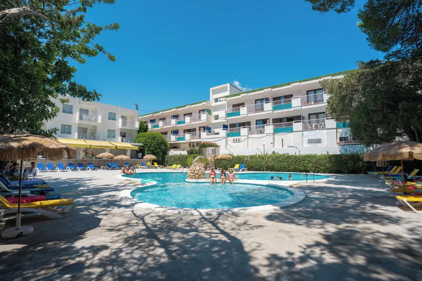 Apartamentos Cala Llonga - Image 1