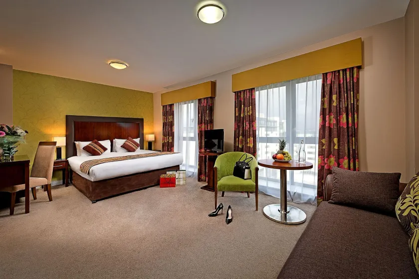 George Limerick Hotel - Image 1