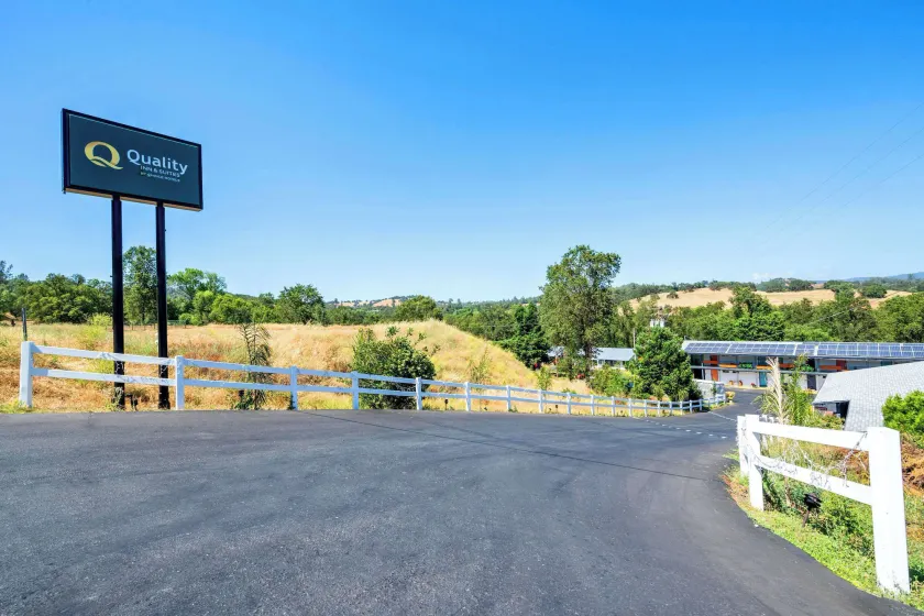 Quality Inn & Suites Jackson - Image 1