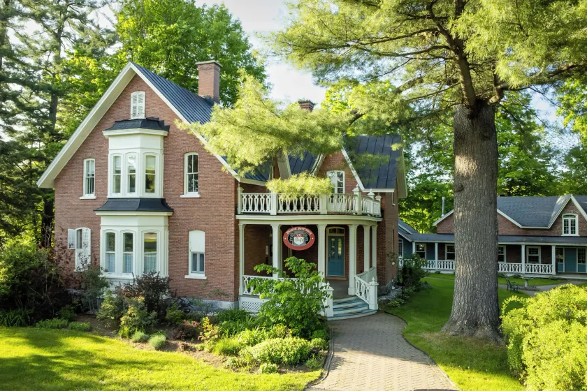 Manoir Sweetsburg - Image 1