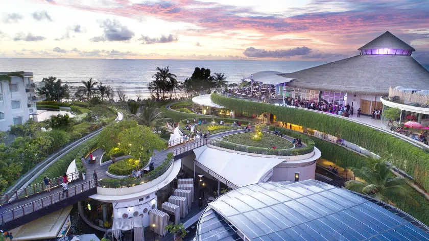 YELLO Hotel Kuta Beachwalk Bali - Image 1