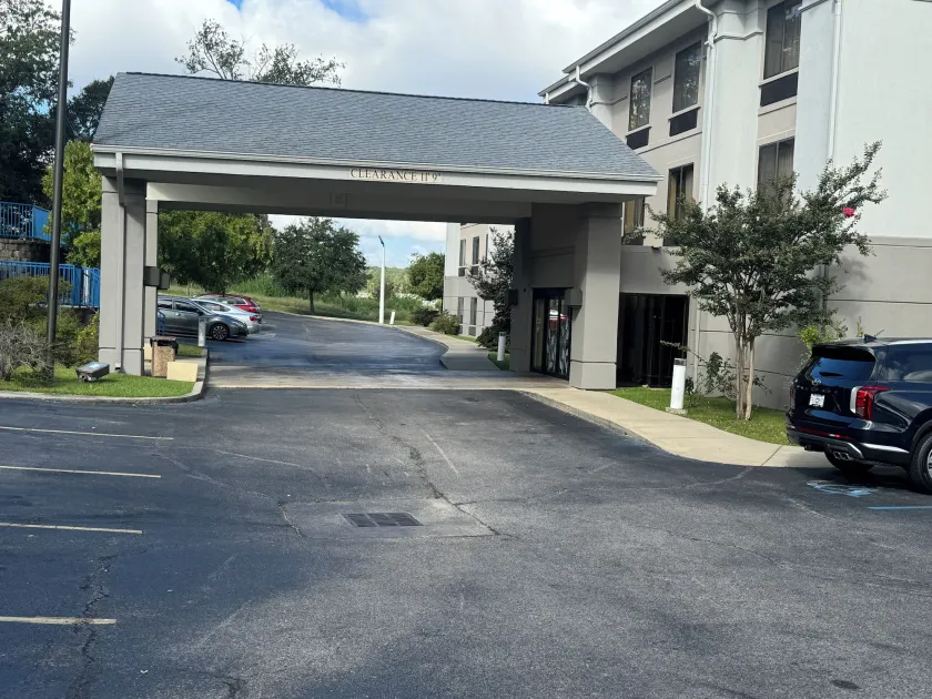 Sleep Inn & Suites Hattiesburg North - Image 1