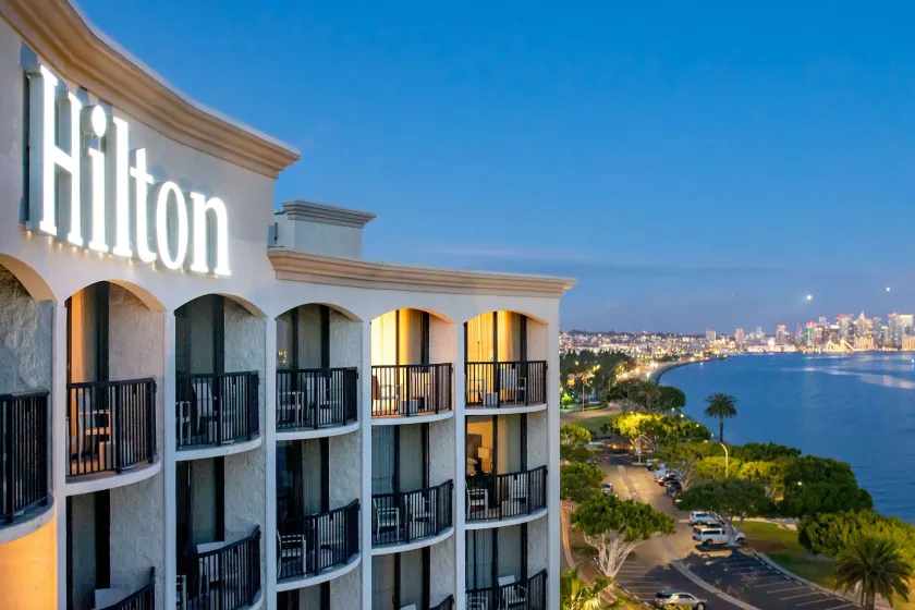 Hilton San Diego Airport/Harbor Island - Image 1