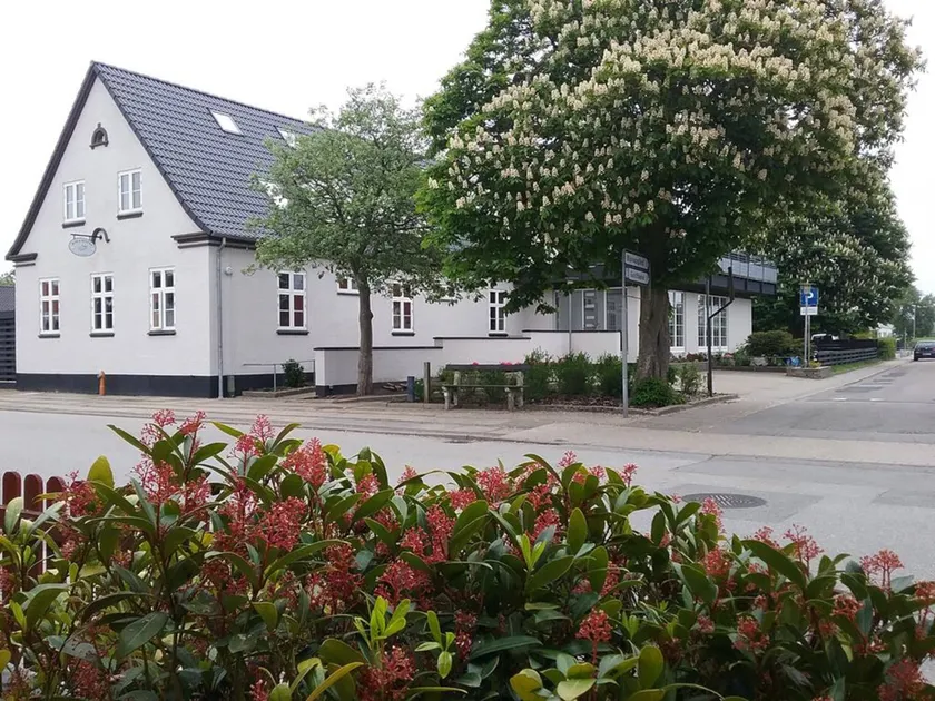 Hals Hotel - Image 1