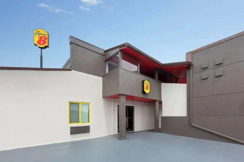 Super 8 by Wyndham Bridgeport/Clarksburg Area - Image 1