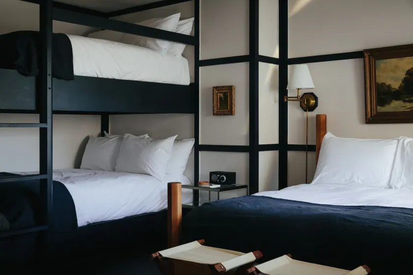 Brentwood Hotel - Image 1