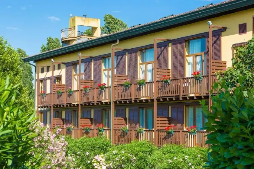 Hotel Golf Inn - Image 1