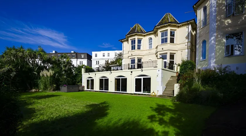 Crofton House Hotel - Image 1