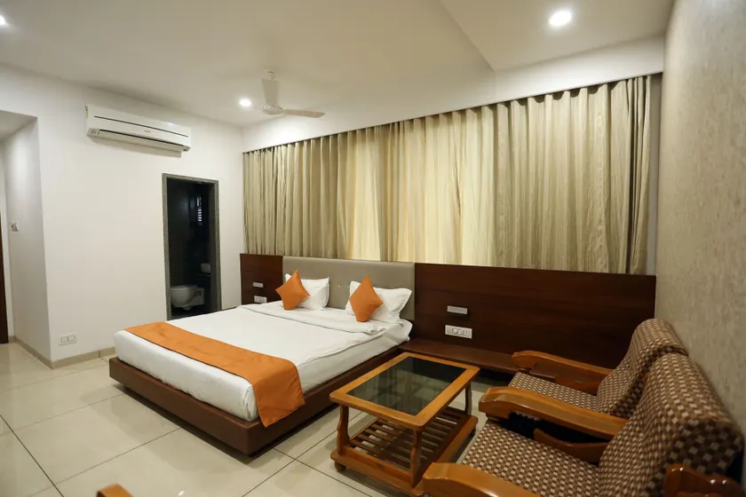 Hotel Avista - Unmarried Couples and NRI not allowed - Image 1