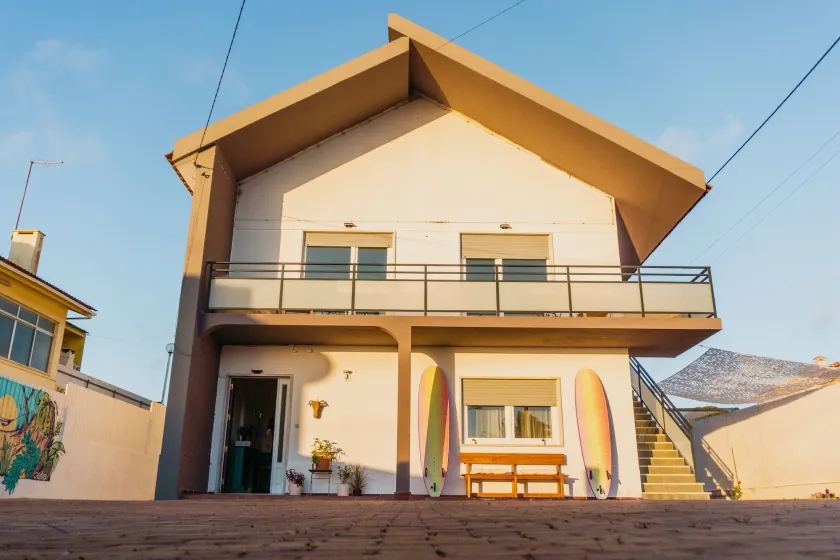 Hospedium República Surf House - Coxos Beach, Ericeira - Image 1