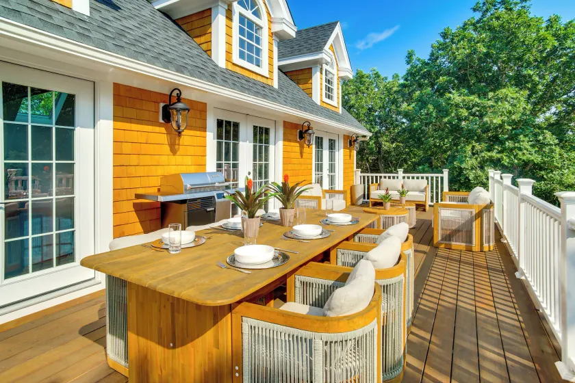 Summer Beach Pass: Wooded Martha's Vineyard Escape - Image 1
