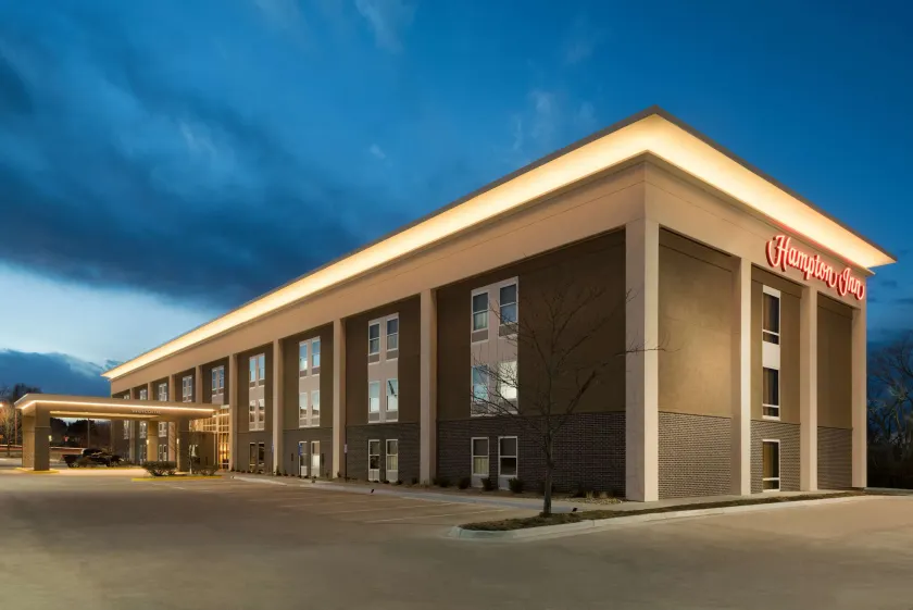 Hampton Inn Lawrence - Image 1
