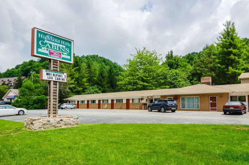 Highland Hills Motel & Cabins - Image 1