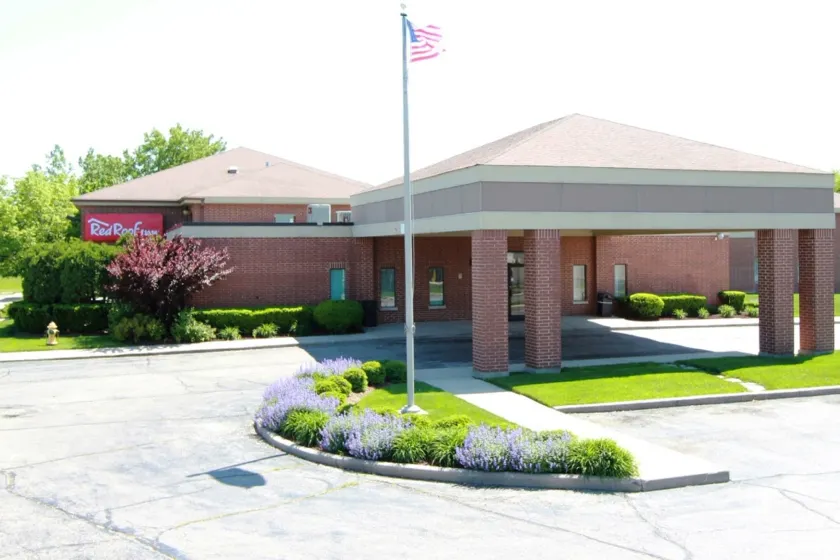 Red Roof Inn Gurnee - Waukegan - Image 1