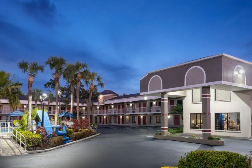 Hotel South Tampa & Suites - Image 1