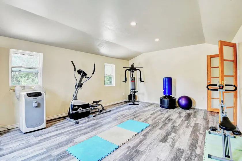 17463 County Rd 18 - Room