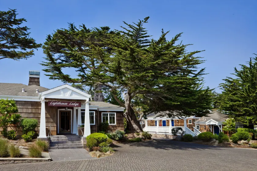 Lighthouse Lodge & Cottages - Image 1