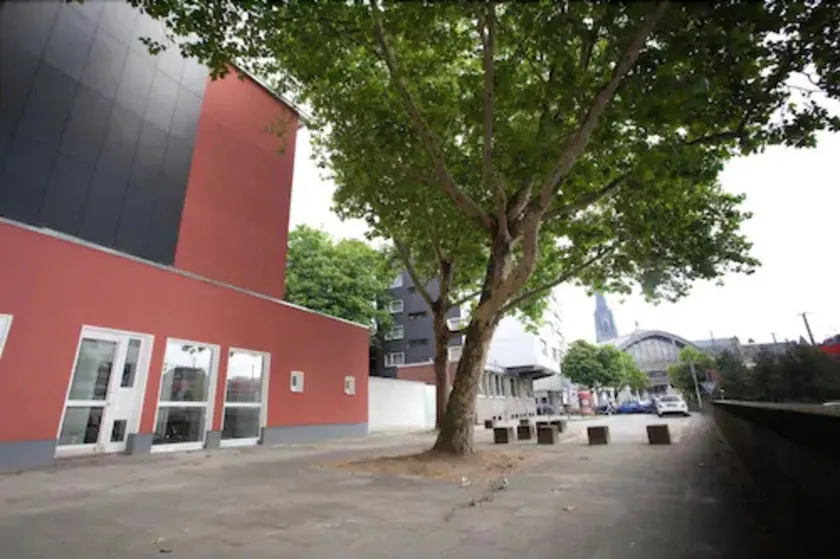 Pathpoint Cologne Backpacker Hostel - Image 1