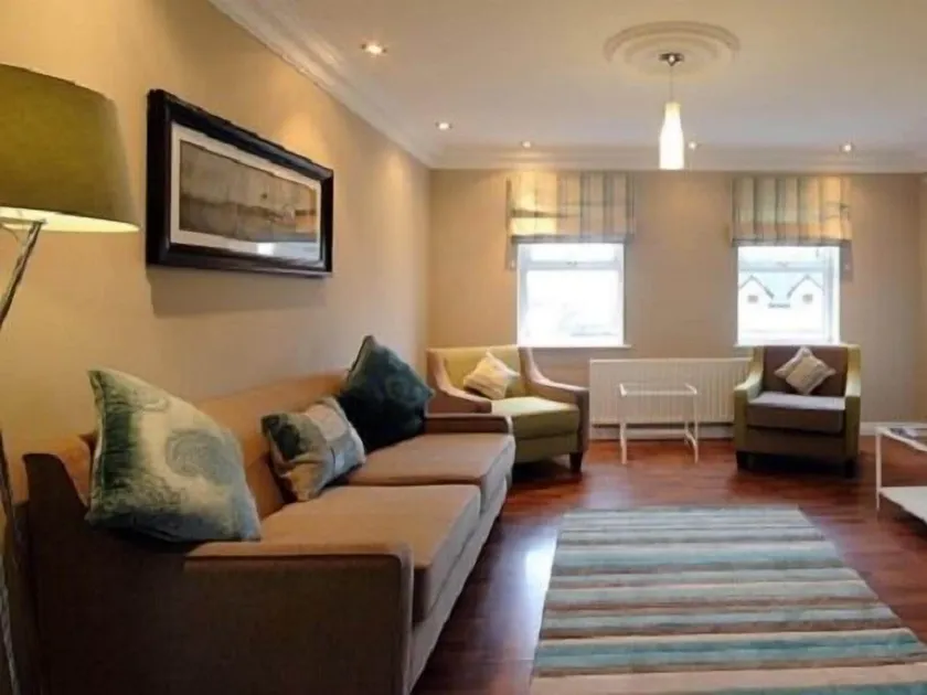 Luxurious KC House - Image 1
