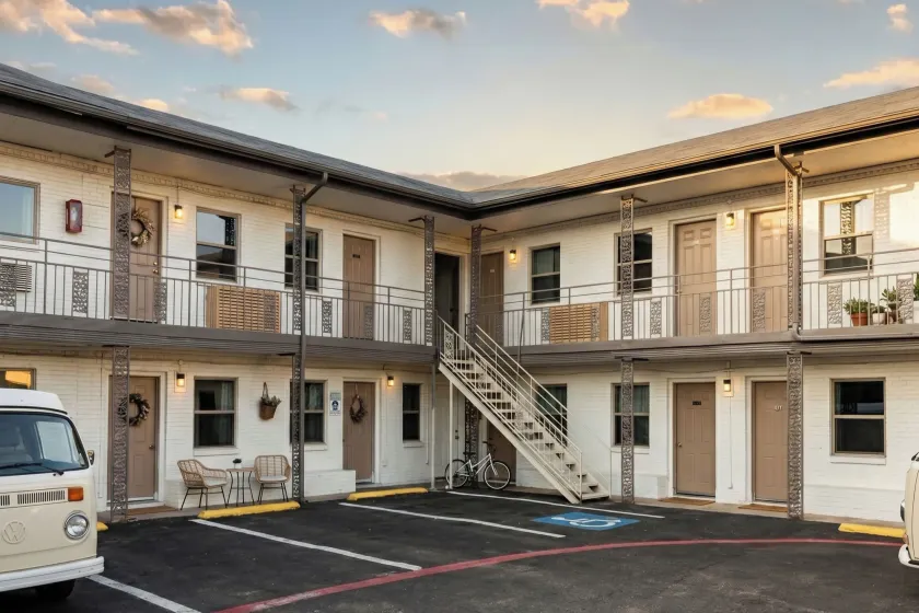 Exclusivo Inn by OYO Grand Prairie, TX - Image 1