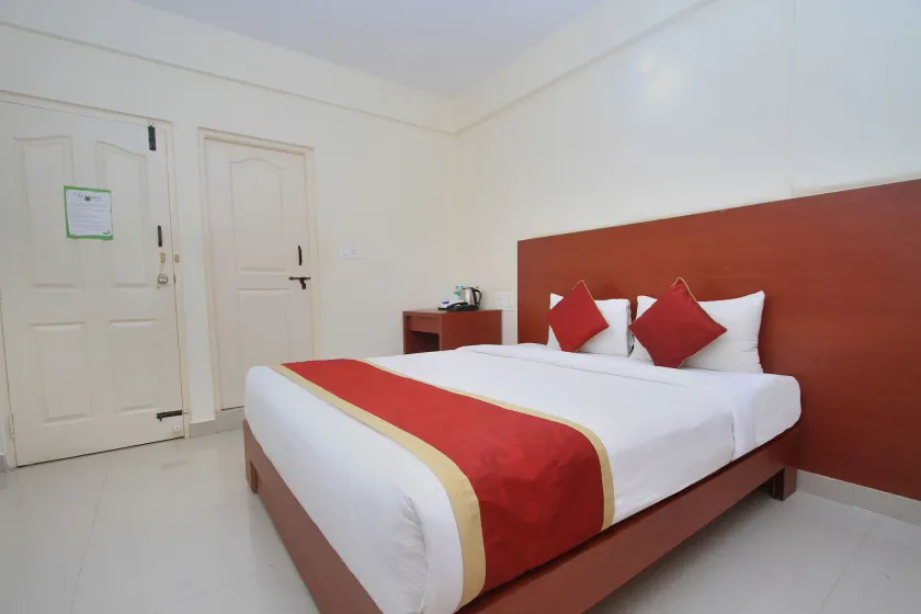 OYO 9653 Ample Premium Suites - Image 1