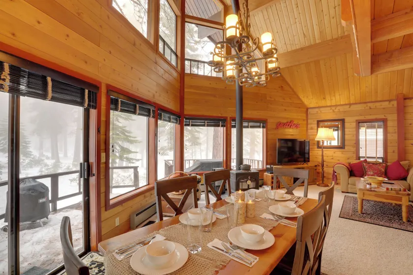 2 Mi to Northstar Resort: Idyllic Cabin w/ Shuttle - Interior