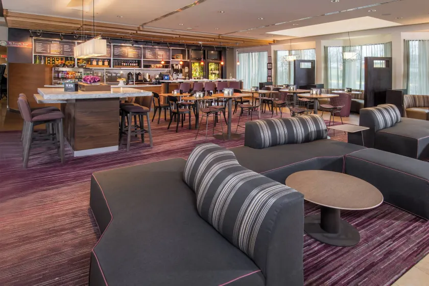 Courtyard by Marriott Fairfax Fair Oaks - Image 1