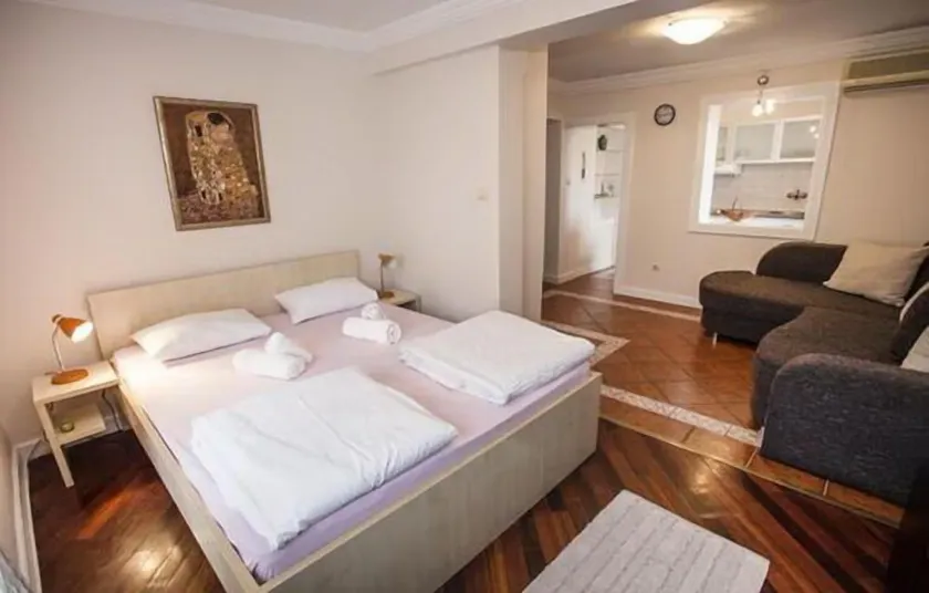 Apartment Centrala - Image 1