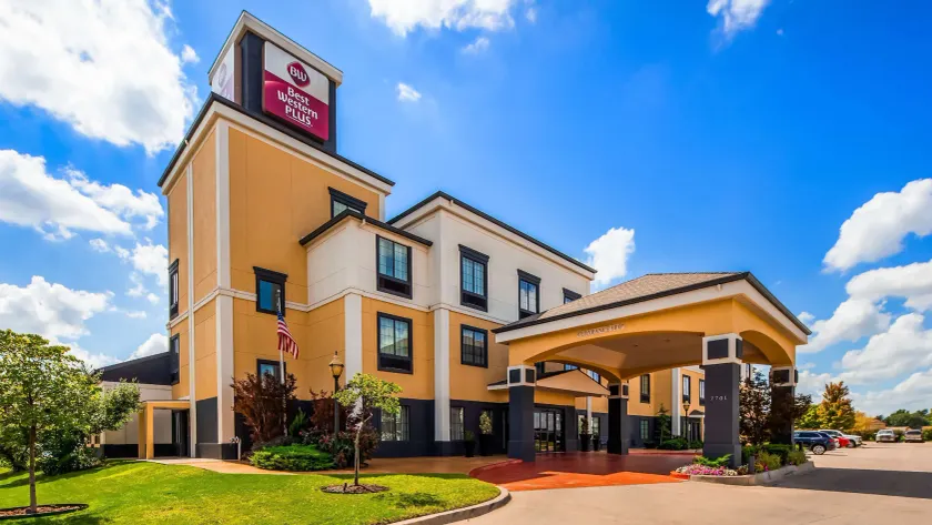 Best Western Plus Barsana Hotel & Suites - Image 1