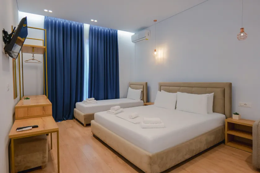 Otto Hotel - Image 1