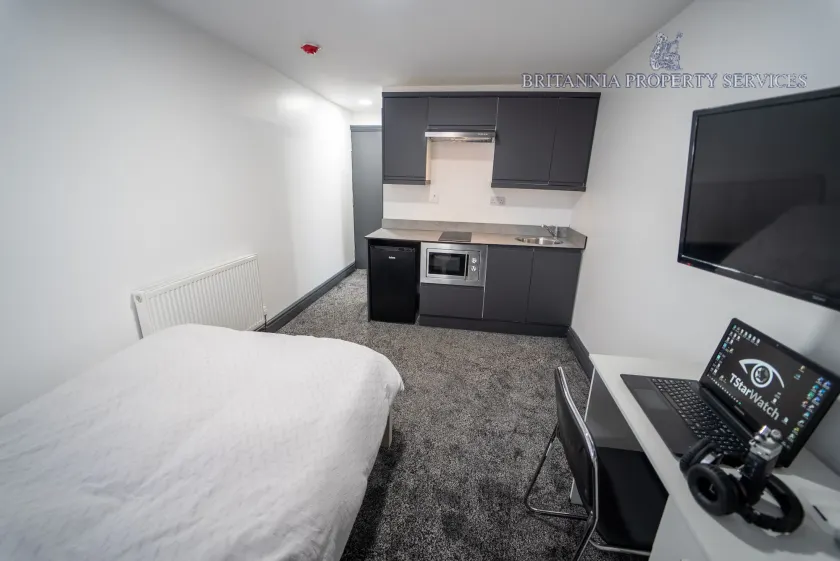 76 Bournbrook road Equipped studios near QE - Værelse