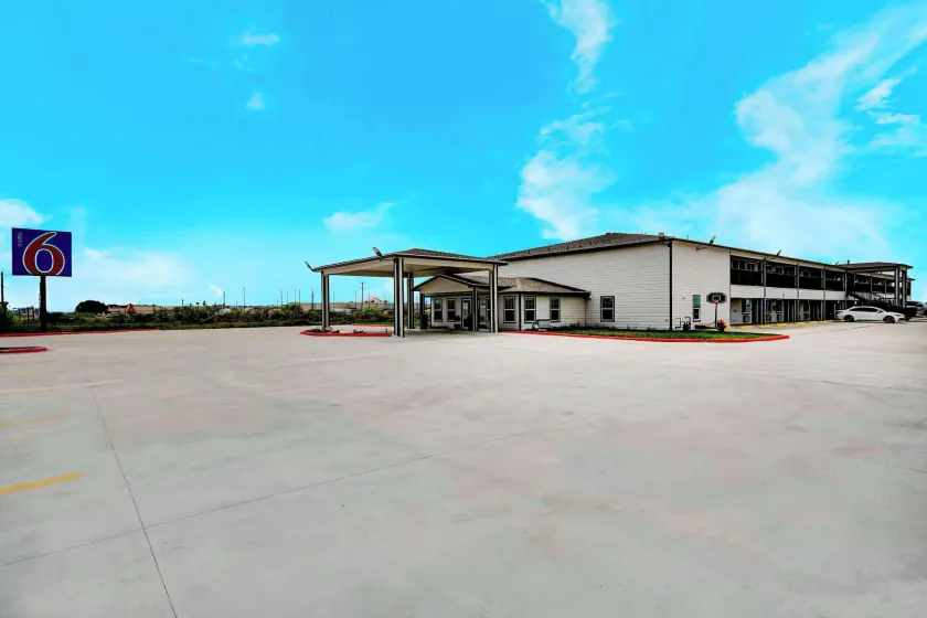 Motel 6 Aransas Pass TX - Image 1