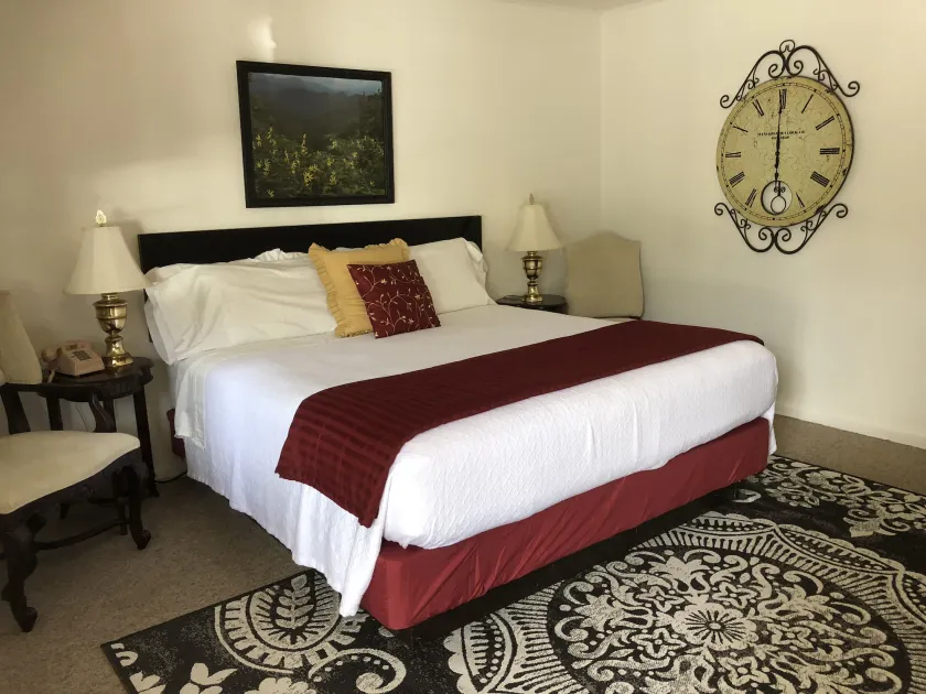Cardinal Inn - Image 1