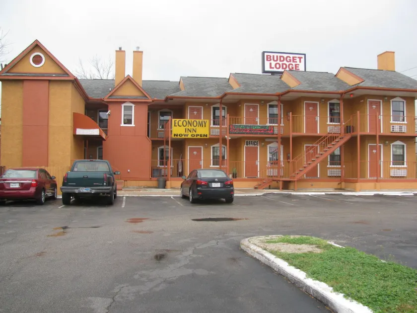 Economy Inn - Image 1