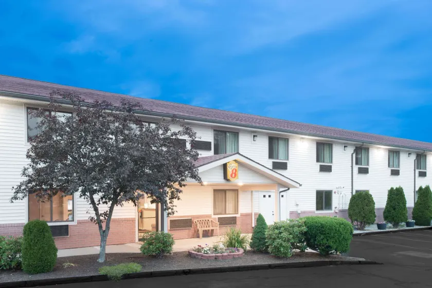 Super 8 by Wyndham Augusta - Image 1